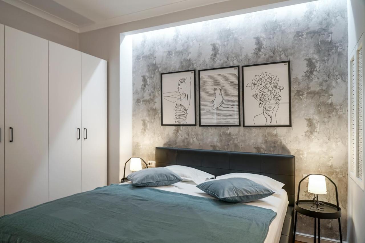 Charming 2bdr Apt Downtown Apartment *
