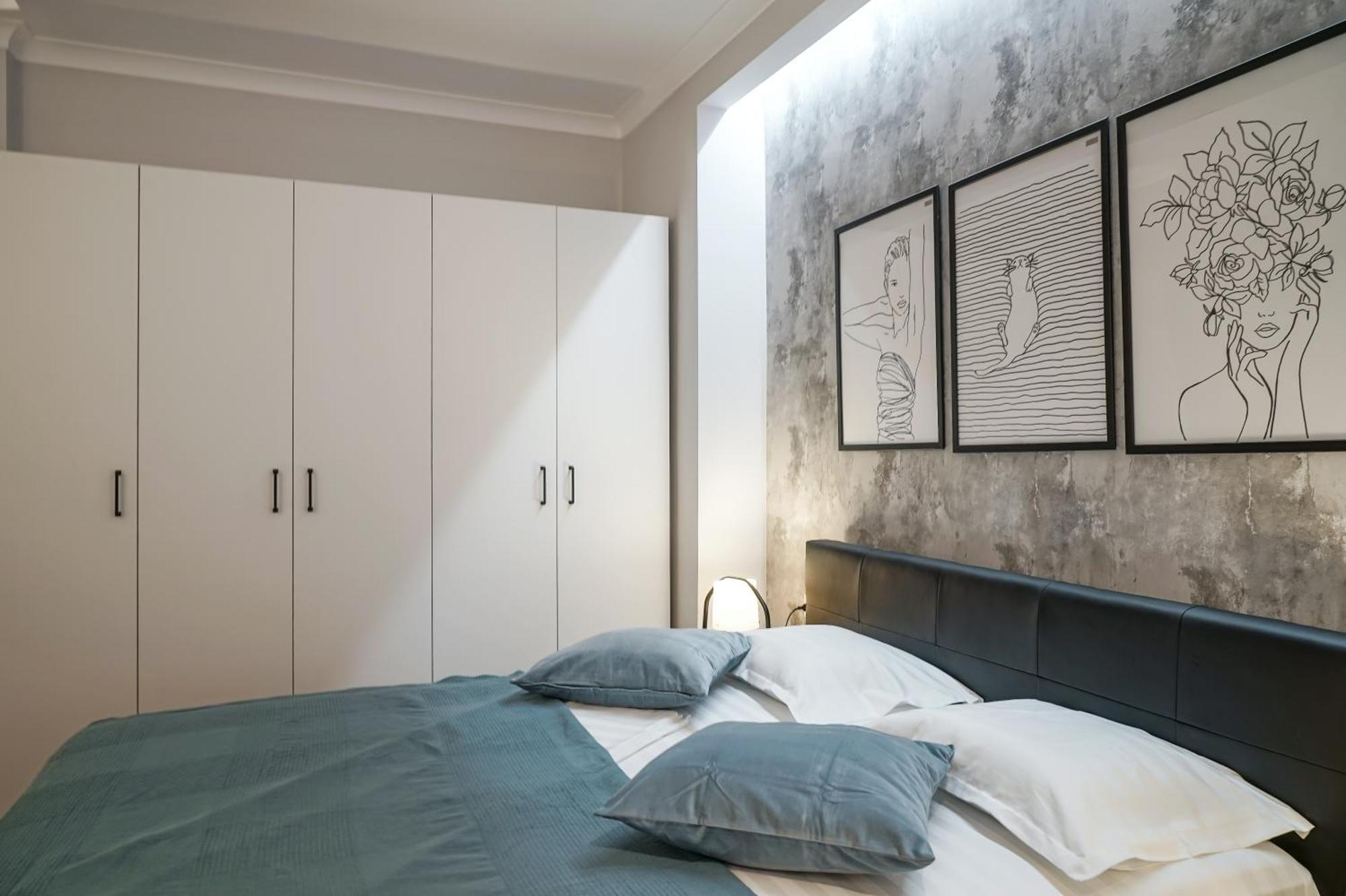 Charming 2bdr Apt Downtown